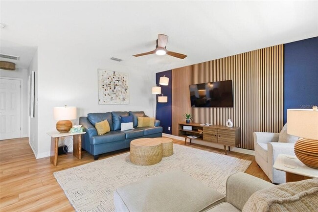 Building Photo - 201 Pompano Dr SE