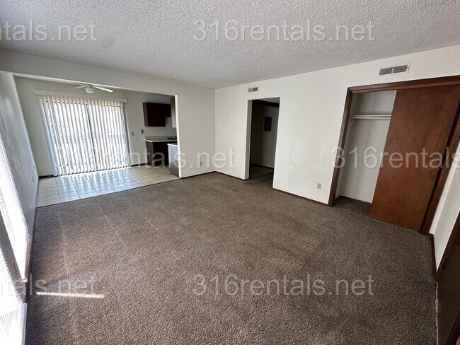 Building Photo - 351 E Marion Ct