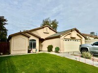 Building Photo - Make yourself at home in this delightful D...