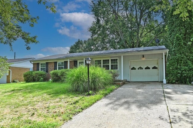 Building Photo - 1582 Turquoise Dr