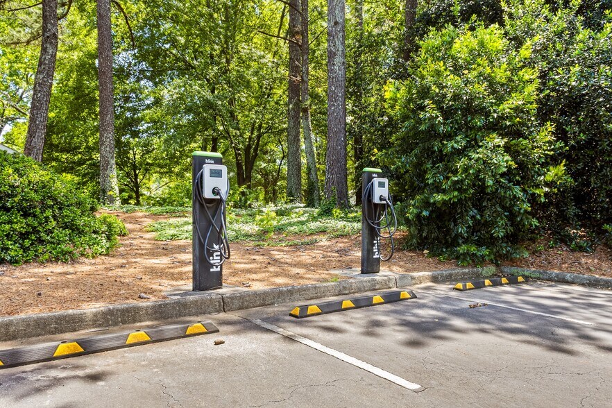 EV Charging Station - 98 Hampshire Ct