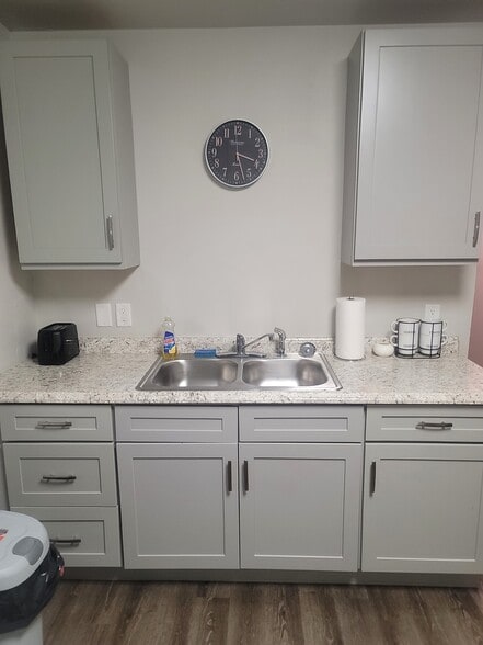 Kitchen - 9115 Palmetto St