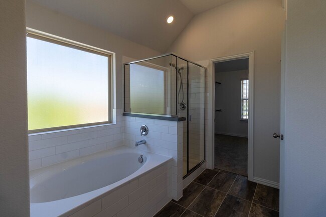 Building Photo - Stunning two story 4 bedroom with den and media/ game area in Pflugerville!