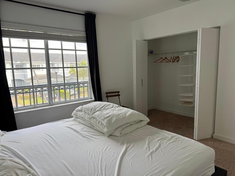 Building Photo - 3596 NW 13th St