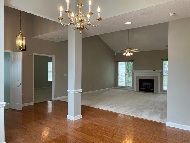 Building Photo - Three Bedroom Ranch Home With Deeded Boat ...