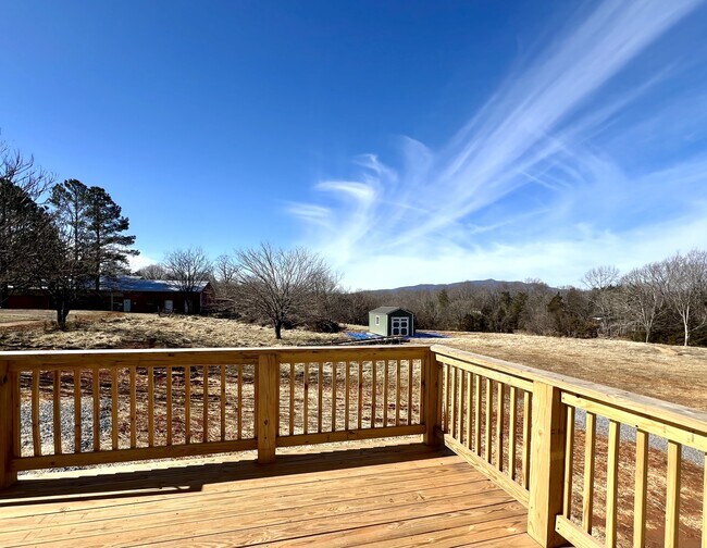 Building Photo - 1346 S Coolwell Rd