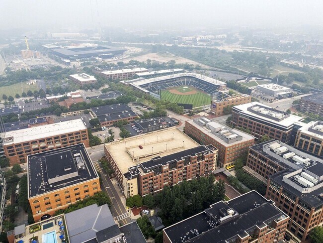 Building Photo - 251 Daniel Burnham Square