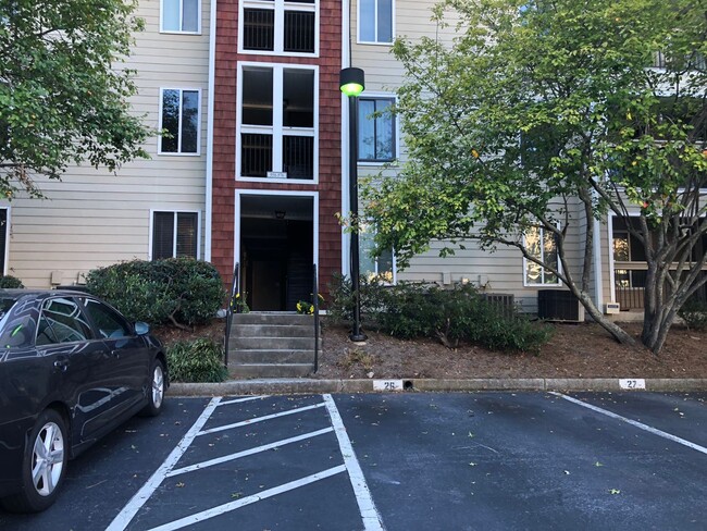 Building Photo - Ground Floor Condo Near Emory, CDC & Decatur