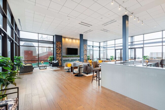 Building Photo - 10 Light St