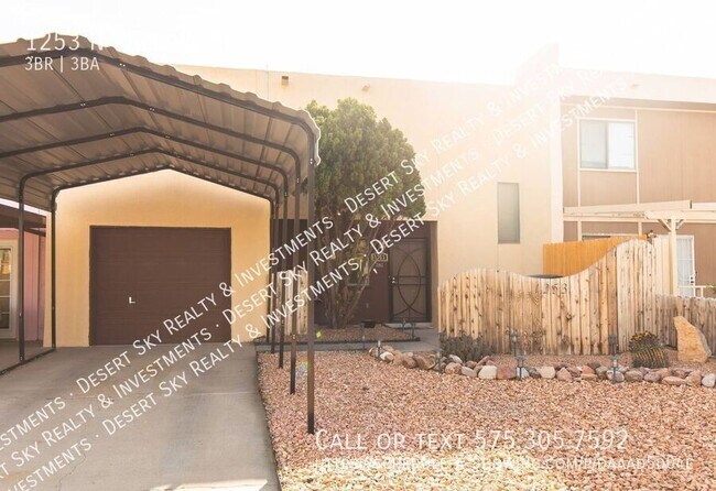 Building Photo - 1253 N Willow St