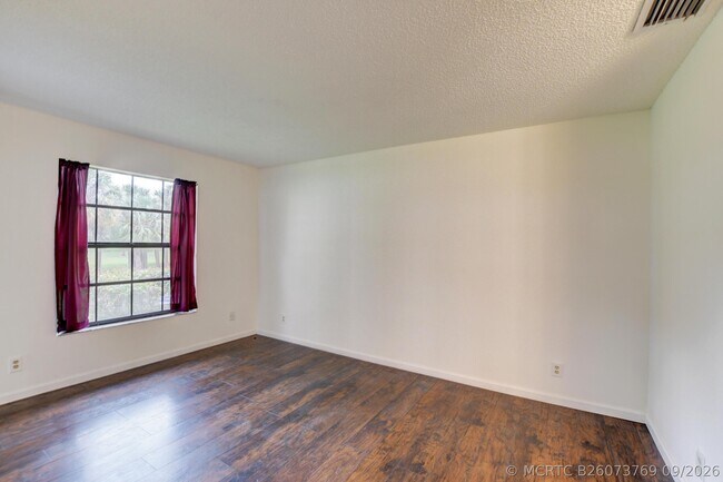 Building Photo - 499 Hardwood Pl