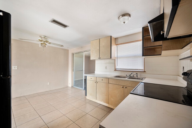 Building Photo - 4719 Blossom Dr