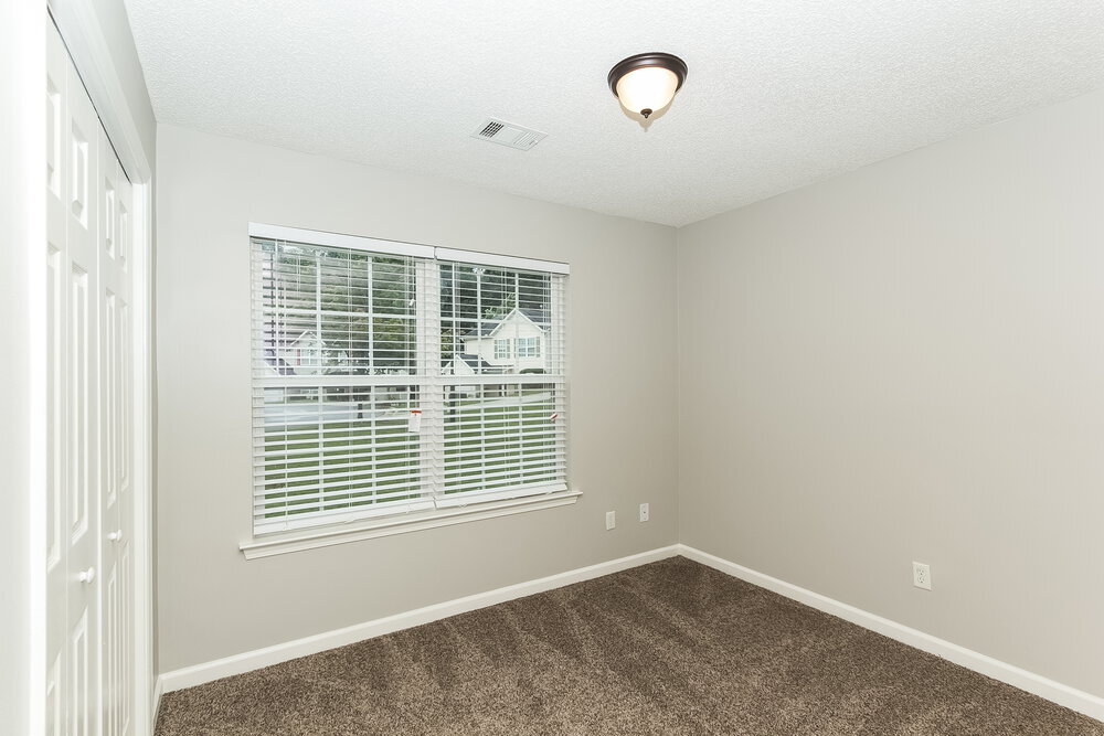 Building Photo - 345 Breeze Mdw