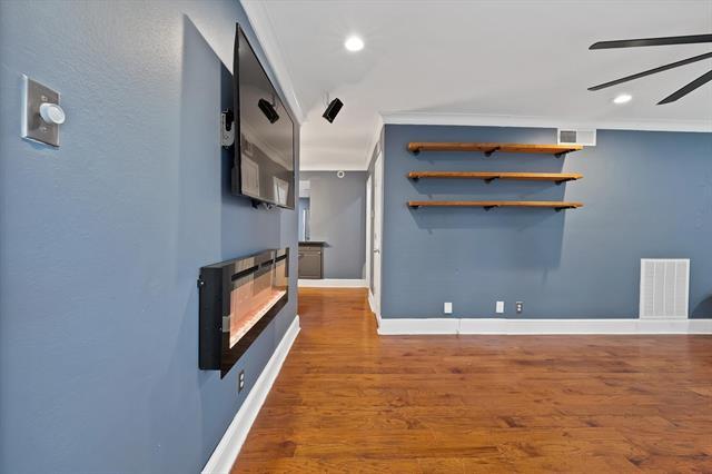 Building Photo - 10203 Regal Oaks Dr
