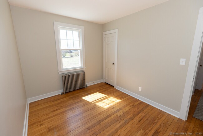 Building Photo - 32 Maplewood St