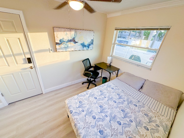 Primary Photo - 2370 Leon Ave