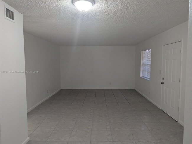 Building Photo - 31 SE 2nd Ave