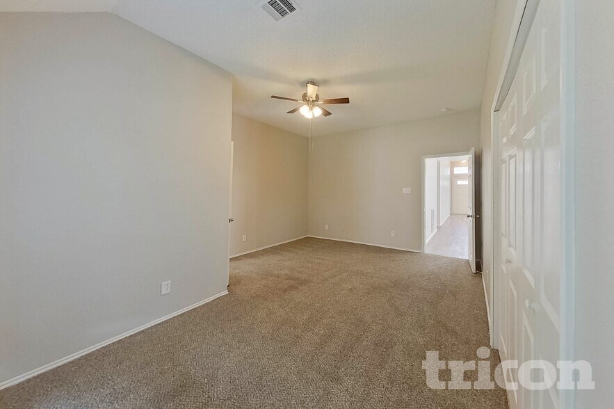 Building Photo - 805 Clover Hill Ln