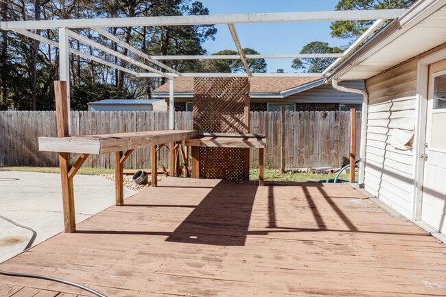 Building Photo - 410 Tanglewood Dr