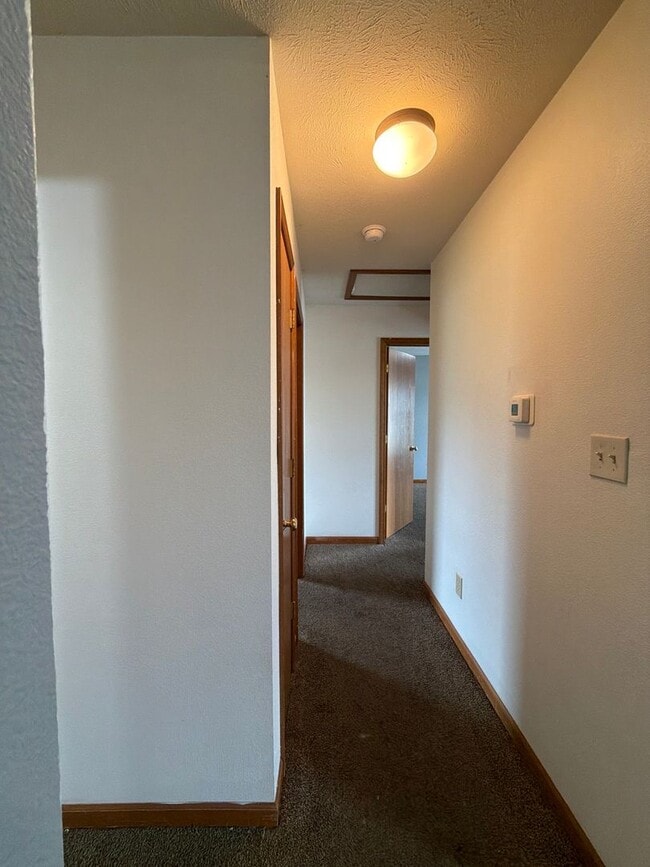 Building Photo - 279 Woodridge Ct