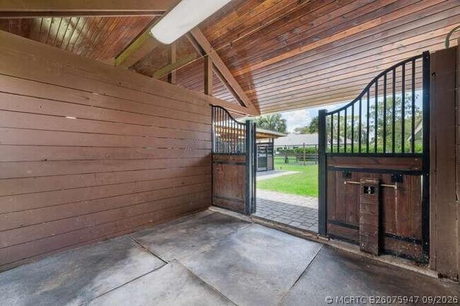 Building Photo - 14902 Paddock Dr
