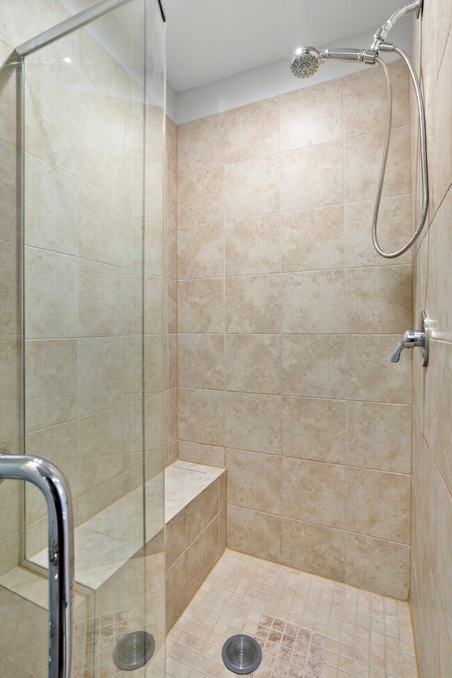 Building Photo - 7367 N Ashland Blvd