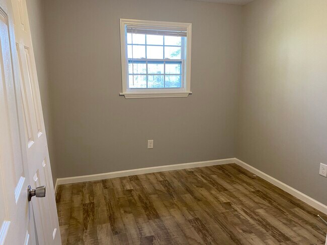 Building Photo - 3963 W Montague Ave