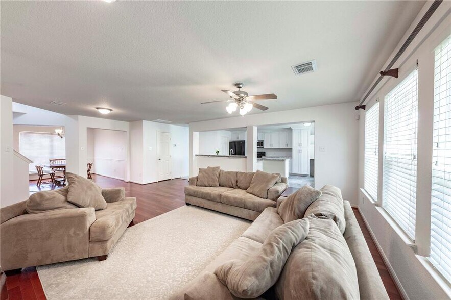 Building Photo - 13907 Bonnetbriar Ln