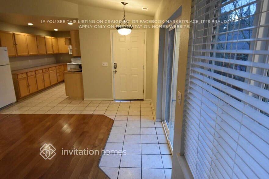 Building Photo - 13421 Des Moines Memorial Dr S