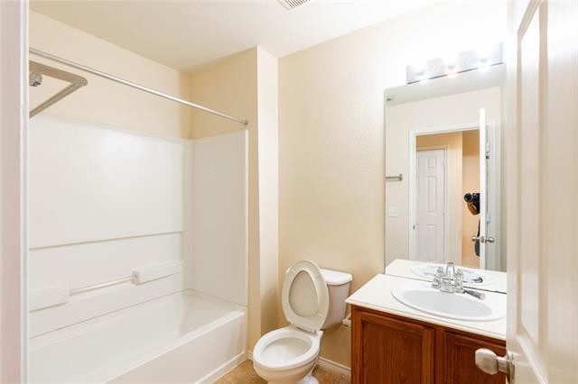 Building Photo - 2228 Stonepark Pl