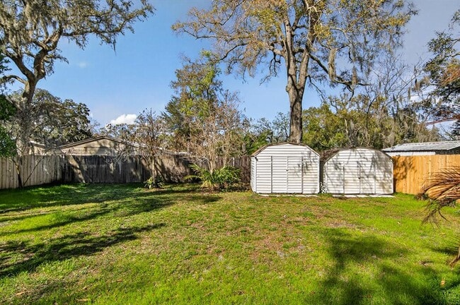 Building Photo - 815 W Lowry Ln