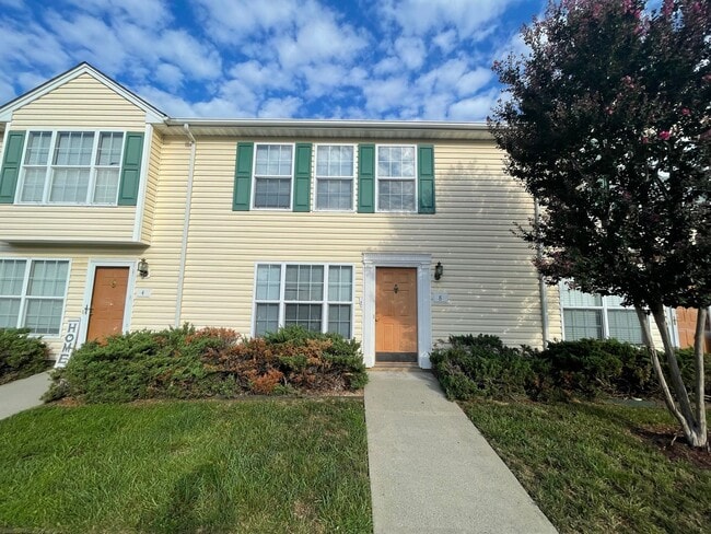 Building Photo - Timberlake Area Townhome