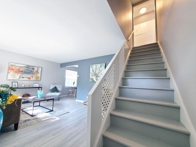 Building Photo - 4 Bed - 1 Bath Cape Cod for Rent