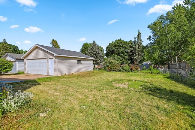 Building Photo - 749 Appleton Rd