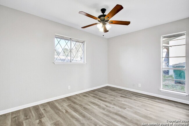 Building Photo - Move-in ready 3-bedroom, 2-bath home in San Antonio