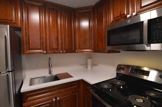 Kitchen - 3919 Adcock Ln