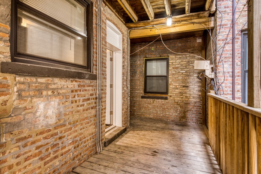 Building Photo - 1904 N Whipple St