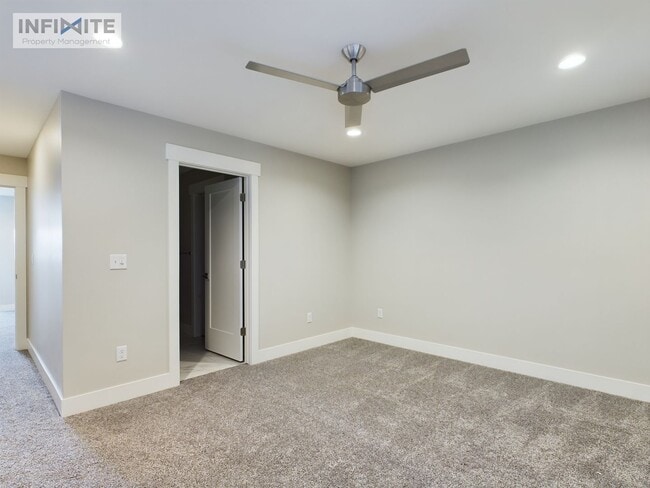 Building Photo - Bozeman Stunner!