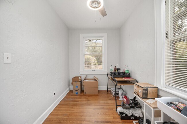 Building Photo - 949 SW 13th St