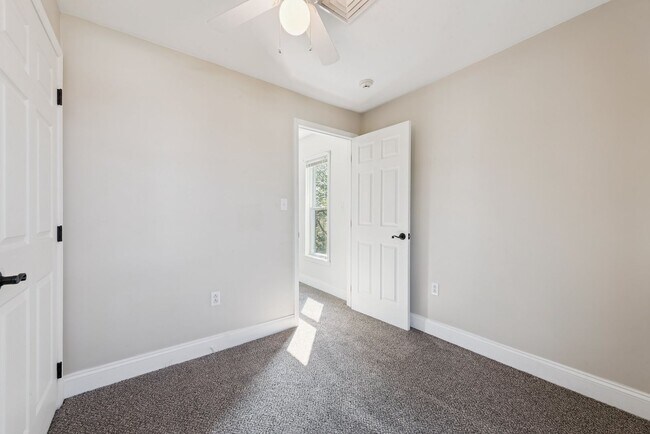 Building Photo - Stunning 2 Bedroom home in Greensburg available September 1!
