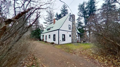 Building Photo - 632 1st Ave E