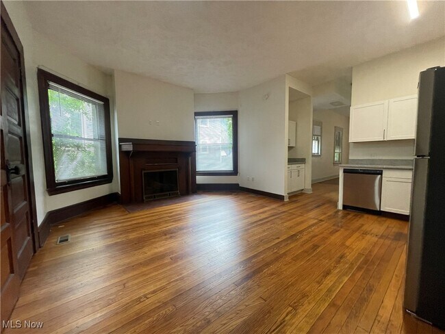 Building Photo - 1848 E 89th St