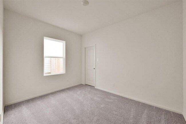 Building Photo - 583 Firemoon St