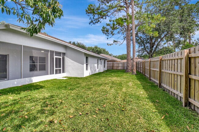 Building Photo - 915 Sunflower Ave