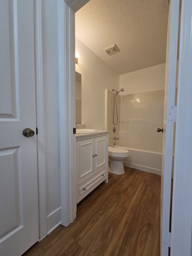 Building Photo - 1034 Jessamine Trail