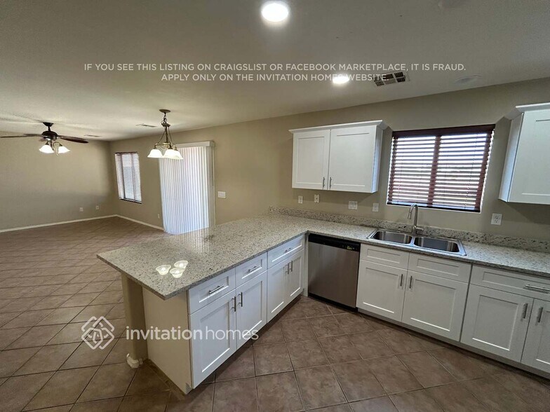 Building Photo - 6707 W Desert Ln