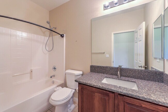 Building Photo - Beautiful 4 Bedroom, 2 Story Home in Henderson