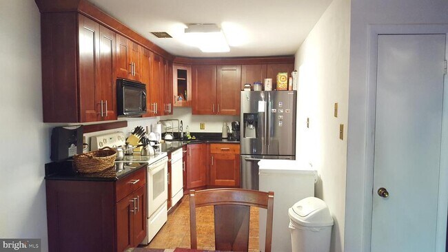 Building Photo - 10699 Spring Oak Ct