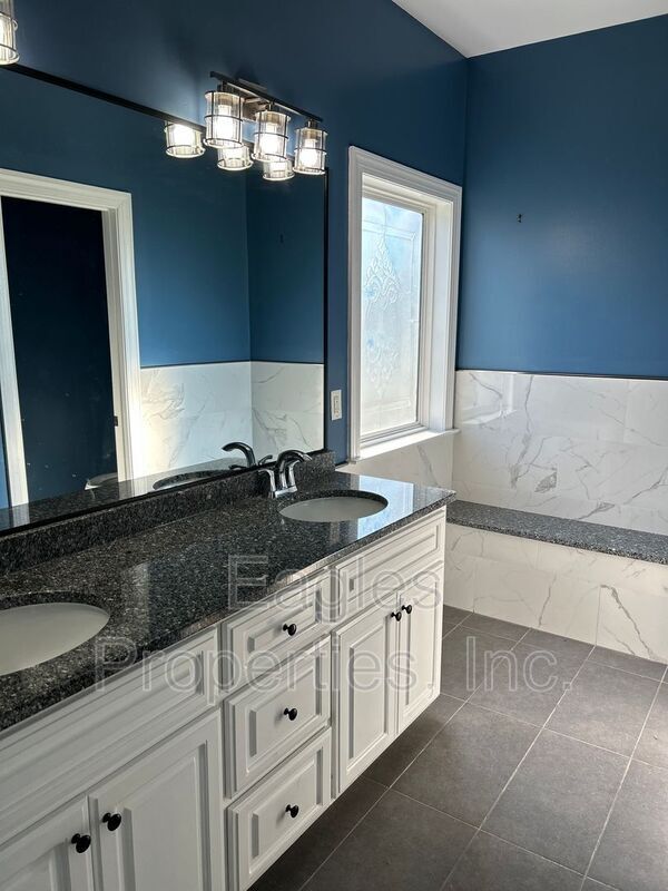 Building Photo - 304 Glenn Laurel Dr