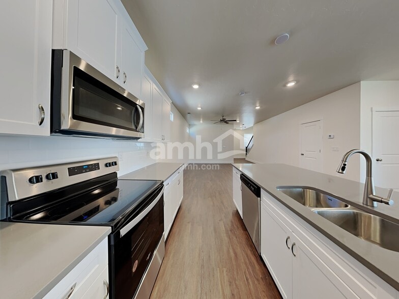 Building Photo - 9496 Clancey St